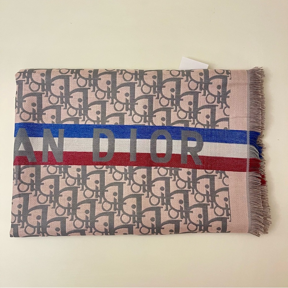 “ D i o r - Print “Luxurious Cashmere & Silk Monogram Oversized Scarf & Wrap - Picture 4 of 9